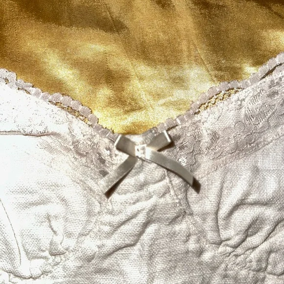 American Eagle White Lace Trimmed Cropped Cami - Picture 2 of 4